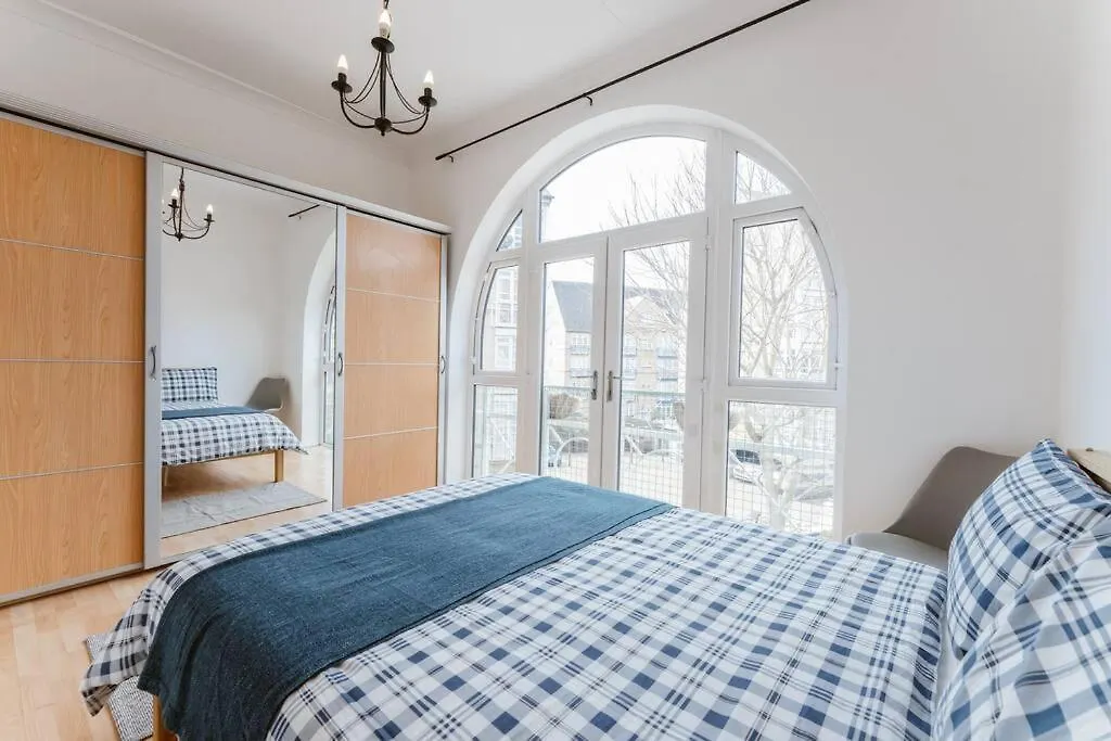 Comfortable Double Room For Your London Getaway