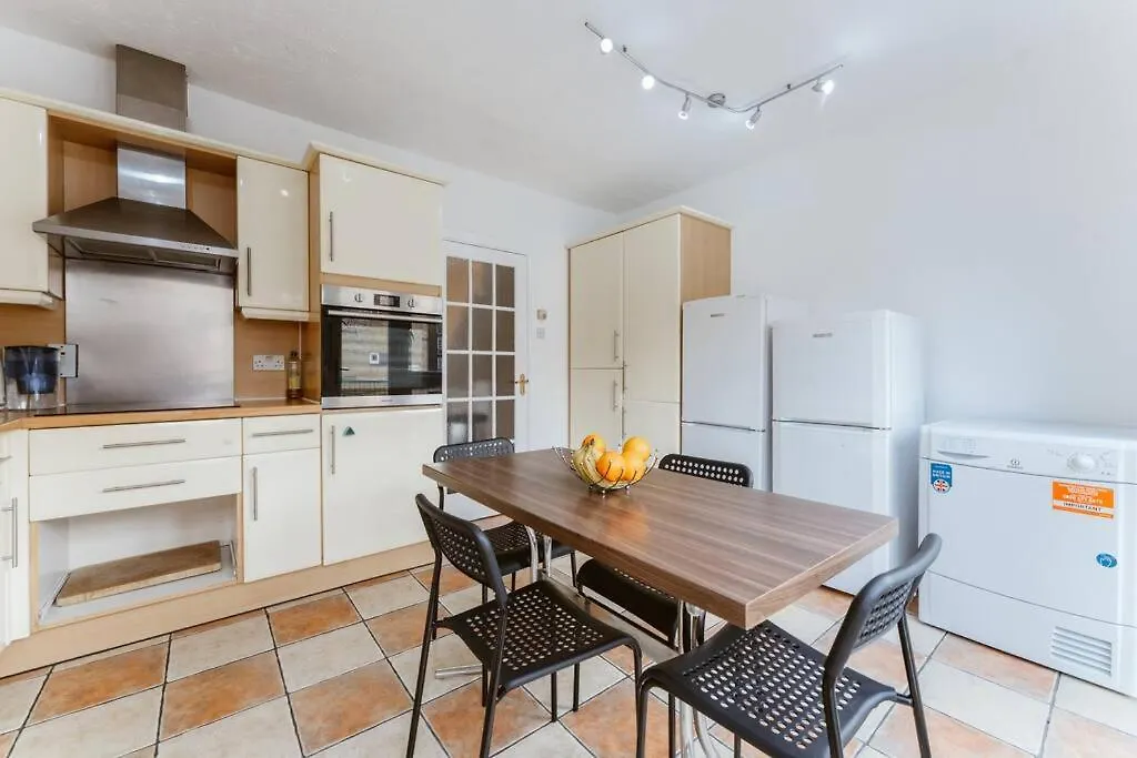 Comfortable Double Room For Your London Getaway United Kingdom