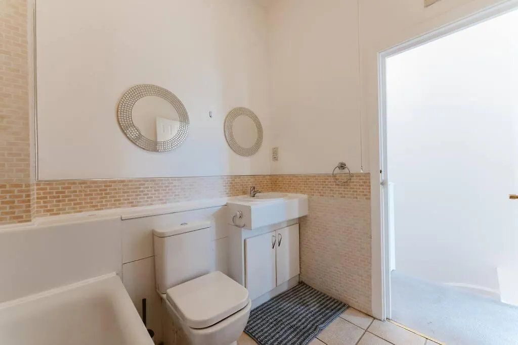 Comfortable Double Room For Your London Getaway 0*,