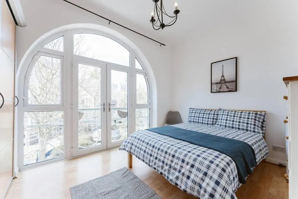 Comfortable Double Room For Your London Getaway